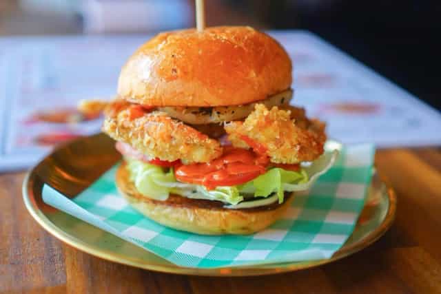 BurgerQueenByChefTangเบอร์เกอร์ควีนbyเชฟแตง(สาขาภูเก็ตวิทยาลัย)