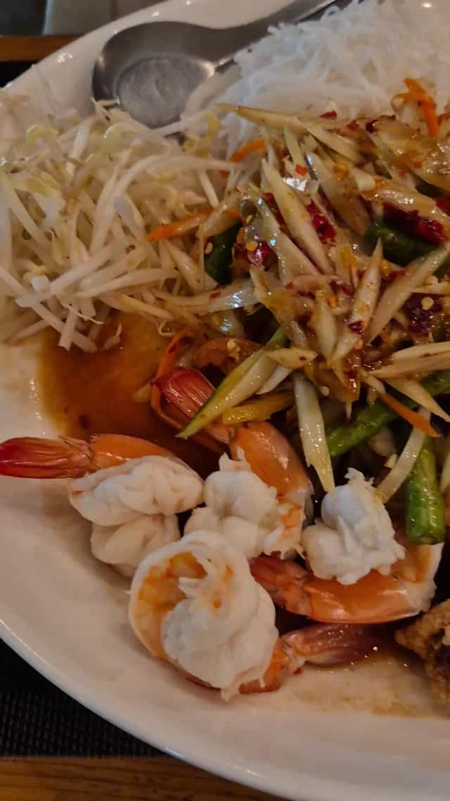 ส้มตำ ยำ เผา Somtum Yum Pao
