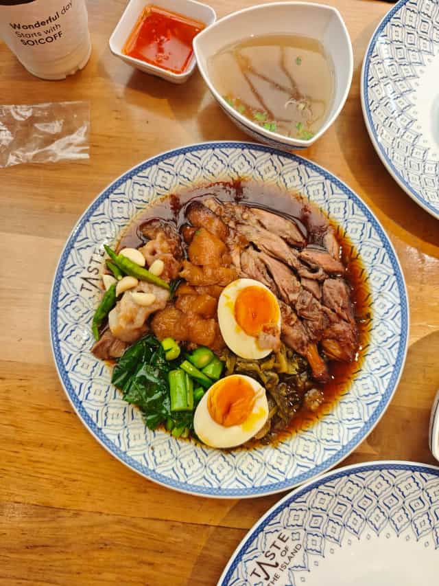 ร้านข้าวขาหมูโบราณกะทู้แอนด์เดอะคาเฟ่宁记秘制猪脚饭