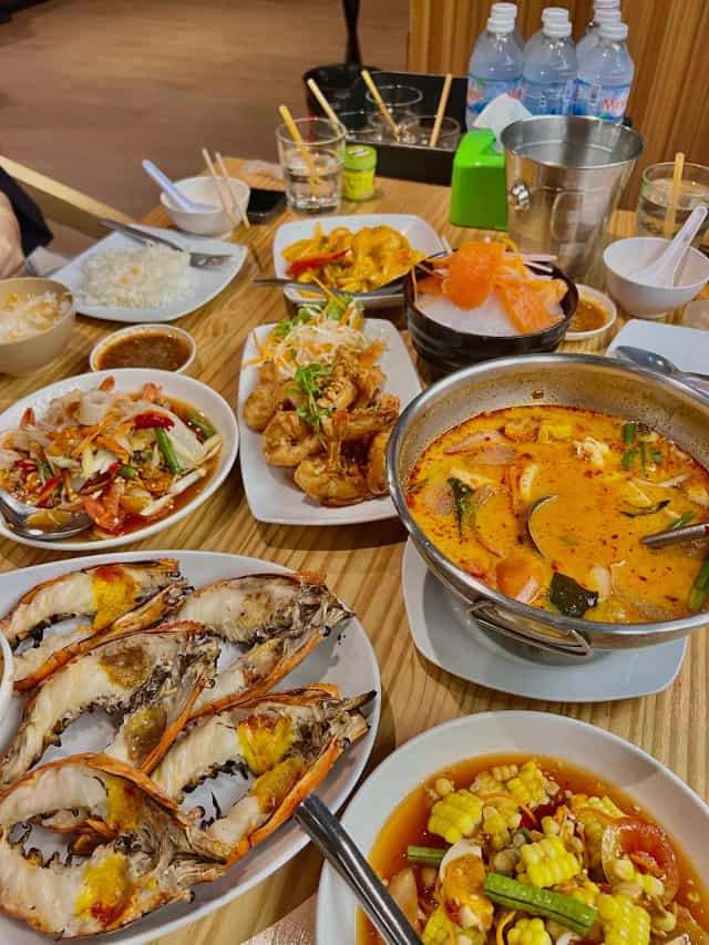 ส้มตำ ยำ เผา Somtum Yum Pao