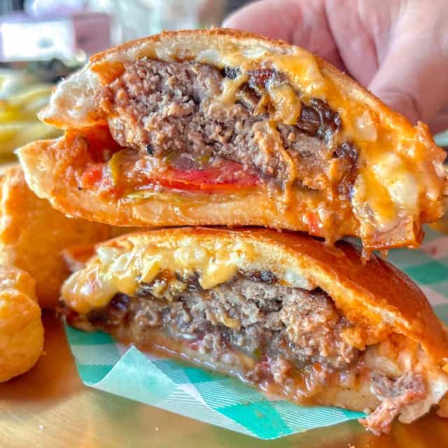 BurgerQueenByChefTangเบอร์เกอร์ควีนbyเชฟแตง(สาขาภูเก็ตวิทยาลัย)