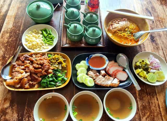ร้านข้าวขาหมูโบราณกะทู้แอนด์เดอะคาเฟ่宁记秘制猪脚饭