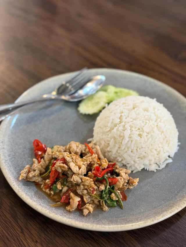ร้านราดหน้านายเคี้ยงเอมไพรส์(ตลาดทวีสมาน)